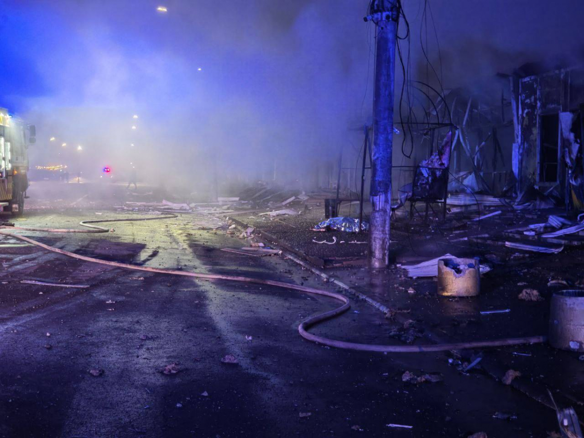 Наслідки нічного ворожого авіаудару - екологи обстежили місце атаки в одному з районів Запоріжжя