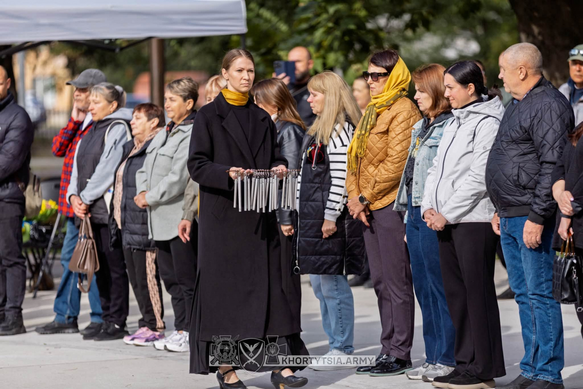 У Запоріжжі на «Дереві пам’яті» з'явилися нові дзвіночки з іменами 25 Героїв (фото)