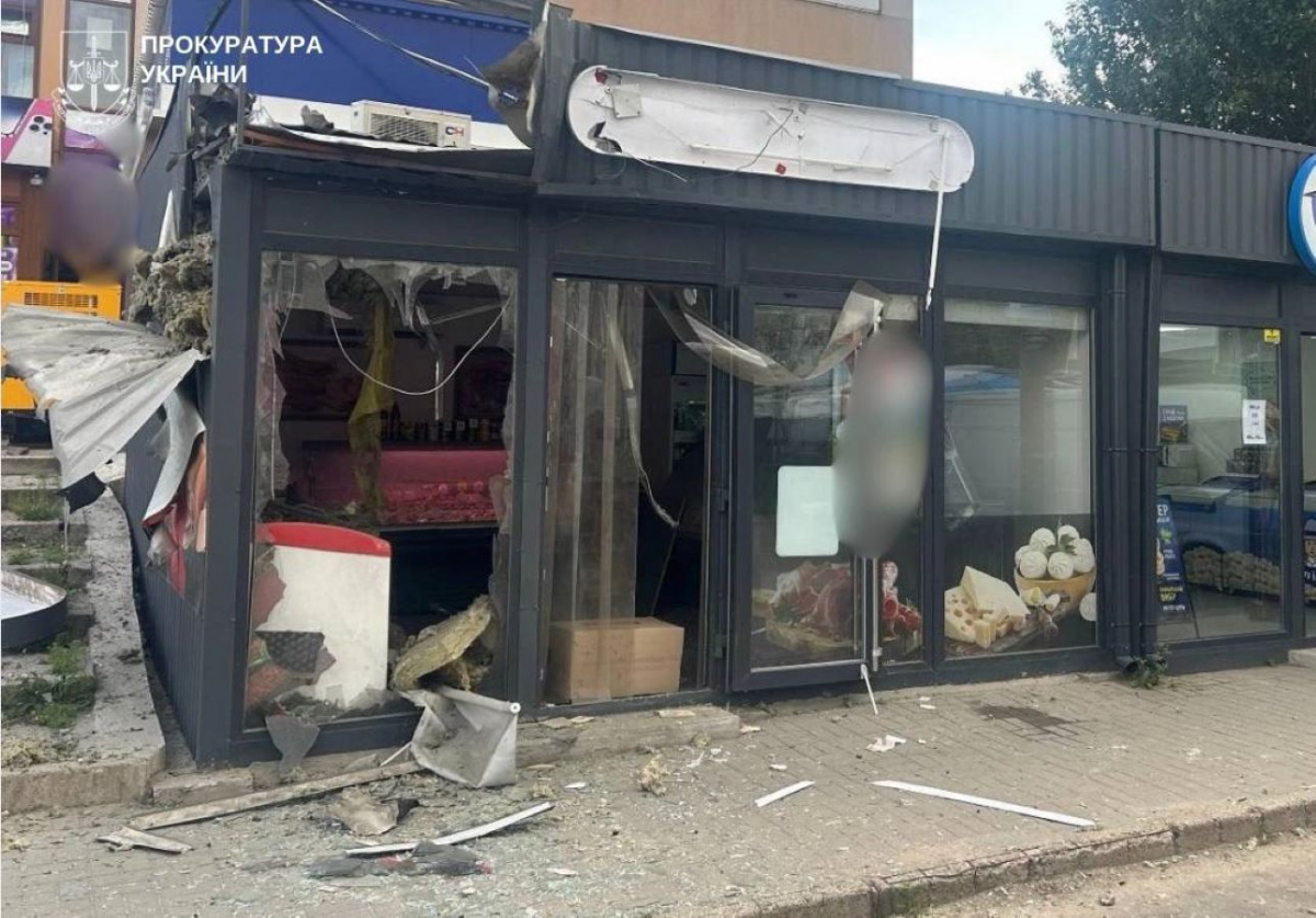Ворон ударив  FPV-дроном по магазину у Запорожжі, фото обласної прокуратури