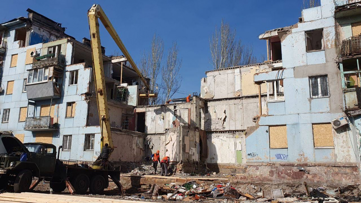 У Запоріжжі консервують залишки зруйнованої 2 березня багатоповерхівки - фото