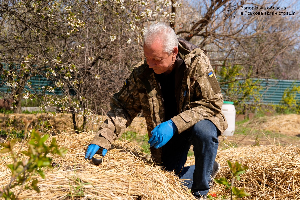 Запорізький ветеран розвиває сімейний бізнес із виробництва екологічних добрив завдяки гранту (фото)