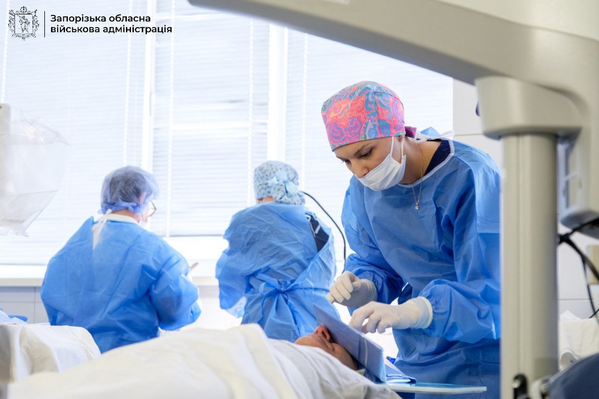 Понад 10 тисяч успішних операцій: у Запоріжжі безоплатно повертають зір пацієнтам з катарактою (фото, відео)