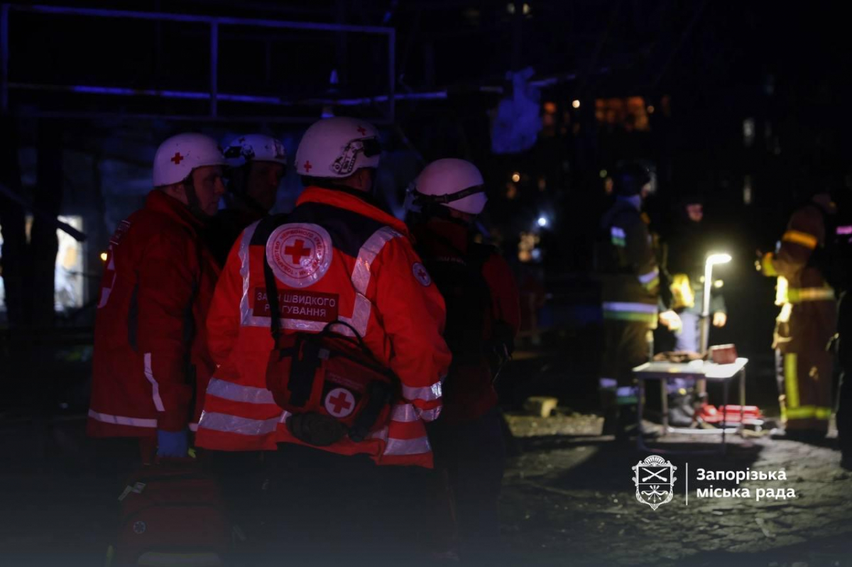 Вночі ворог ударив авіабомбою по запорізькому ринку, п'ятеро людей загинули - що ще відомо про наслідки атаки (фото, відео)