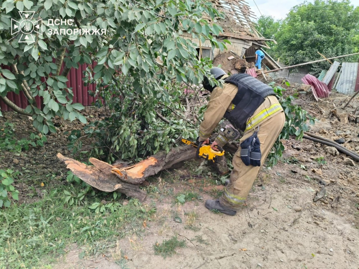 Понад 900 ударів за добу: на Запоріжжі загинули двоє чоловіків, семеро людей отримали поранення (фото)