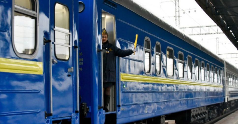 Поїзд Львів-Запоріжжя запізнюється майже на годину