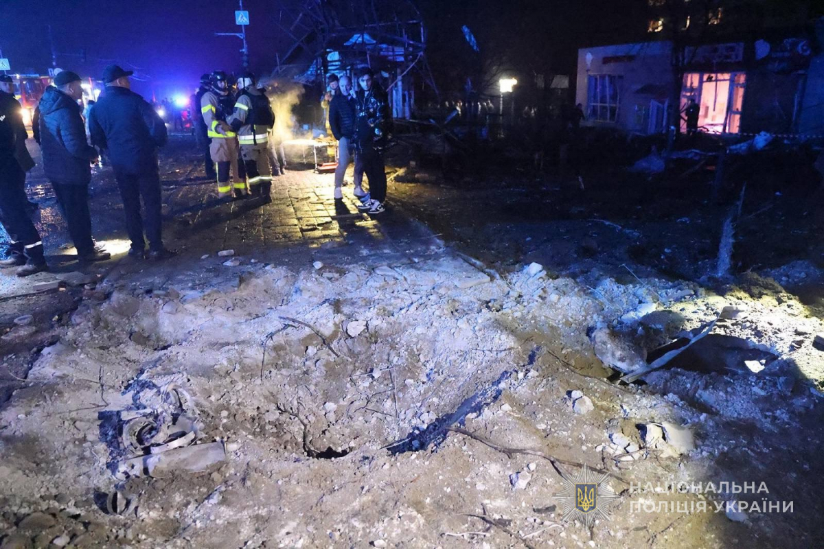 Вночі ворог ударив авіабомбою по запорізькому ринку, п'ятеро людей загинули - що ще відомо про наслідки атаки (фото, відео)