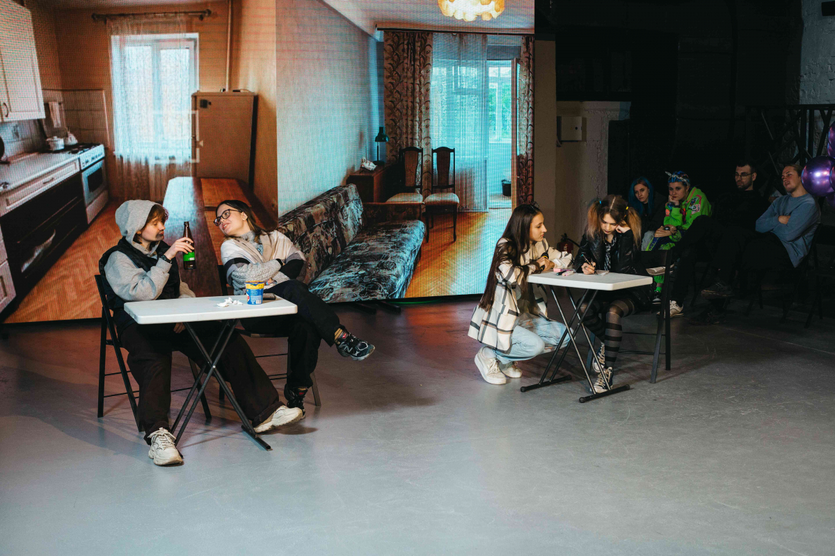 Насильство, що криється за нормальністю – у Запоріжжі молодь презентувала незвичну виставу (фото)