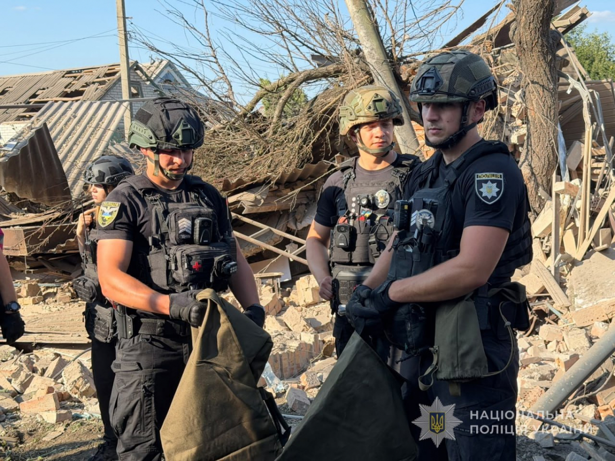 КАБи вдарили по Запоріжжю: у приватному секторі загинули люди, триває пошук під завалами (фото, відео)