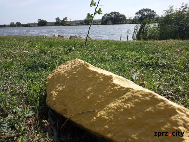Як виглядає берег річки у Запорізькій області у перші дні осені - фото