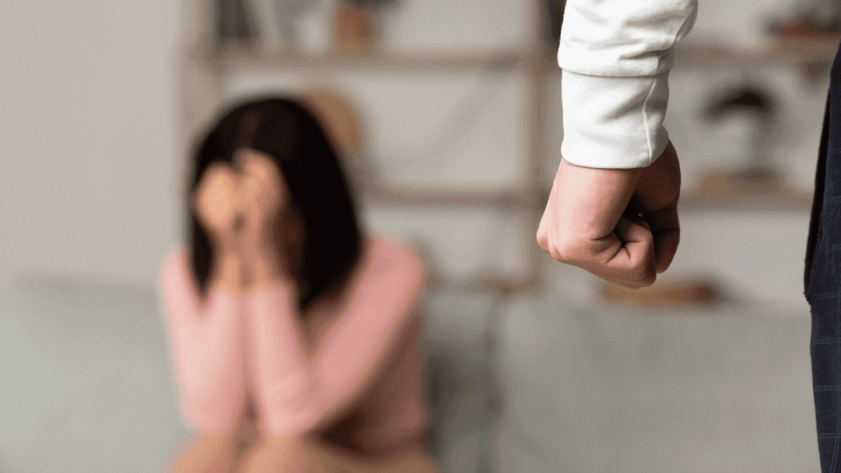 Знущався впродовж року - в Запоріжжі чоловік отримав вирок за систематичне насильство над сестрою