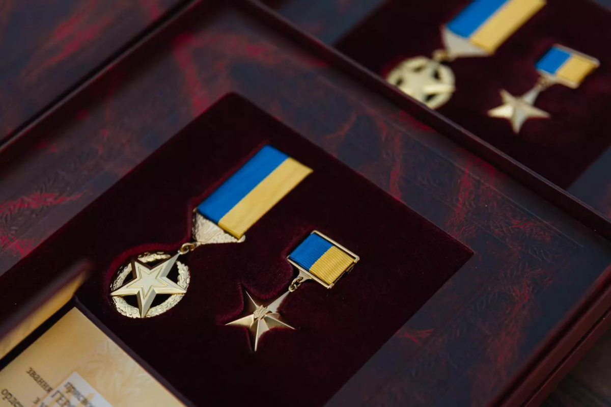 "Ця нагорода для всіх посестер": запоріжанка отримала звання Героя України першою серед жінок Нацгвардії (фото)