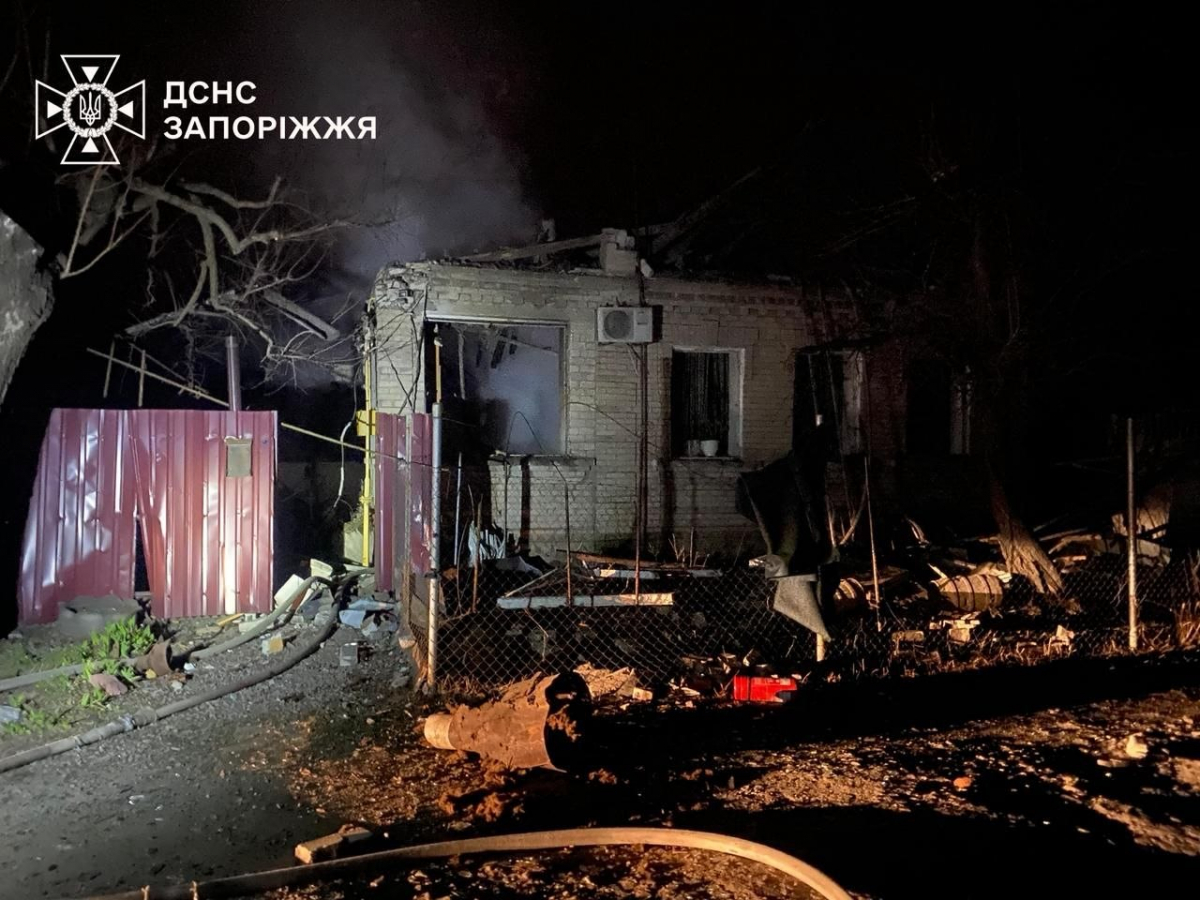 Шість дронів і п'ять балістичних ракет - внаслідок атаки на Запоріжжя є загиблий та поранені (фото, відео)