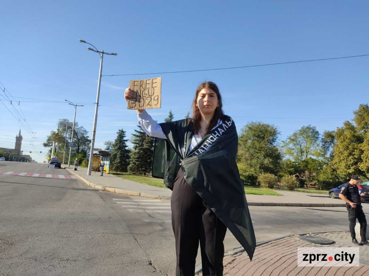  "Боротися, поки всі не повернуться додому" - у Запоріжжі відбулася акція на підтримку полонених захисників (фото)