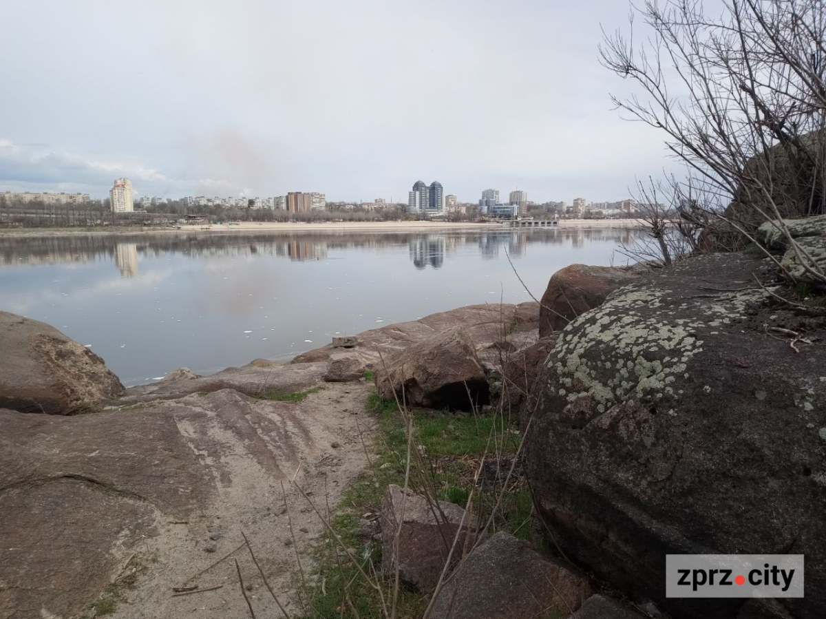 Води стало більше: як виглядає узбережжя Хортиці на початку квітня