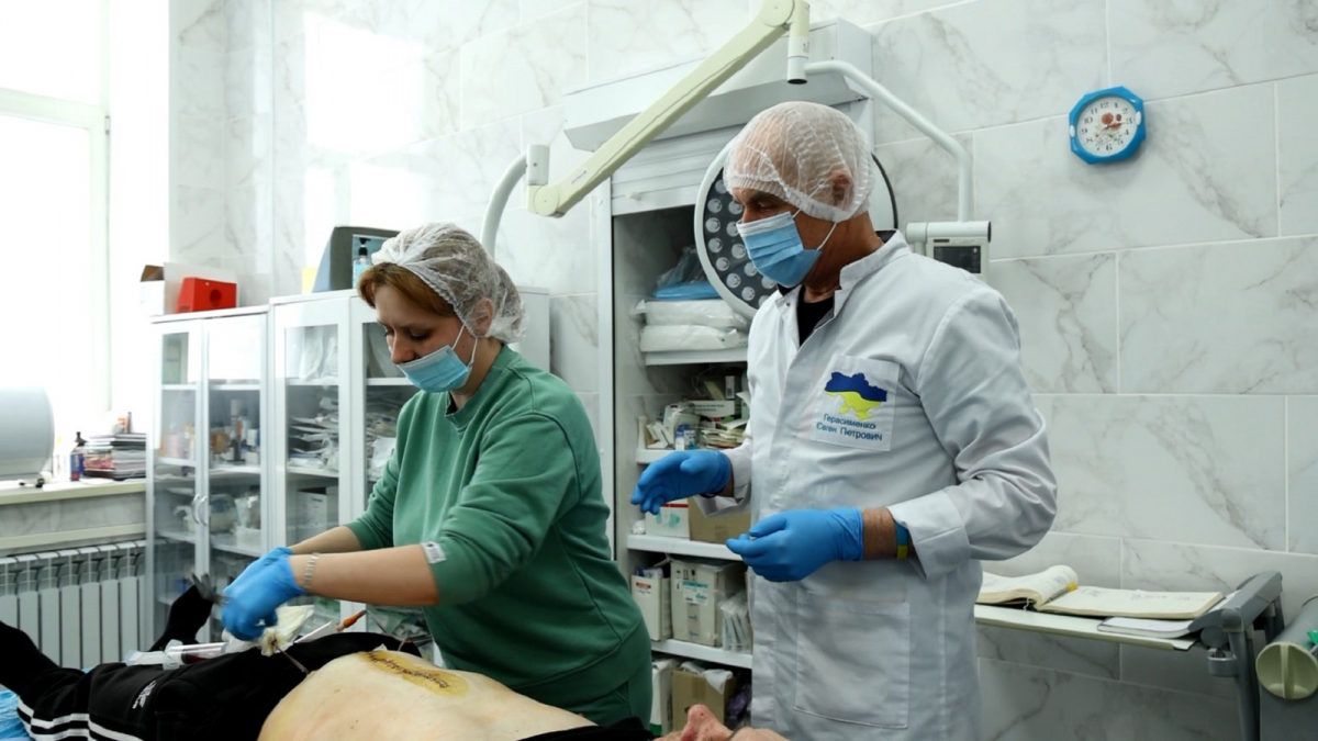 Для героїчних хірургів – Метінвест та Фонд Ріната Ахметова долучився до облаштування військового шпиталю у Дніпрі
