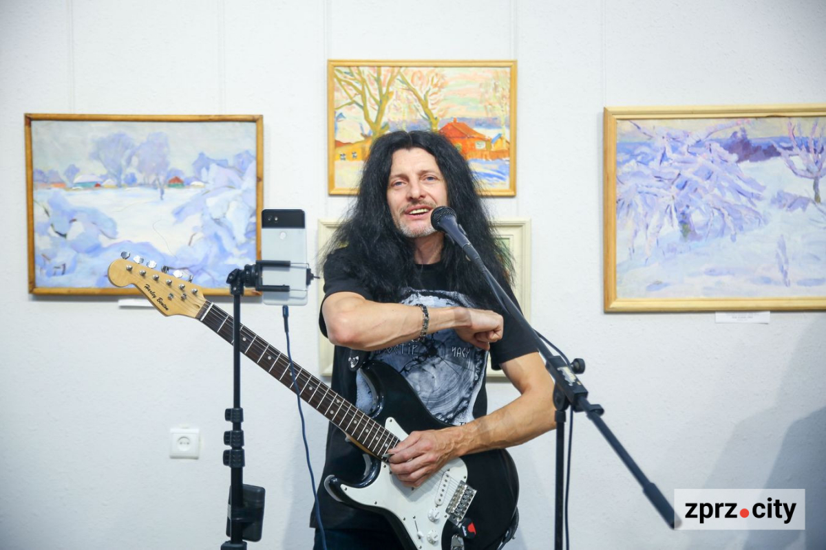 У запорізькому музеї відбувся рок-концерт і презентація художнього альбому: фоторепортаж