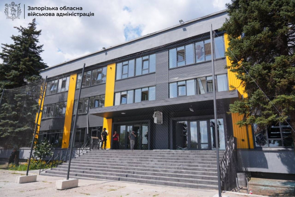 Людина згоріла у авто: армія рф вдарила керованими бомбами по Запоріжжю - що відомо (фото, відео)