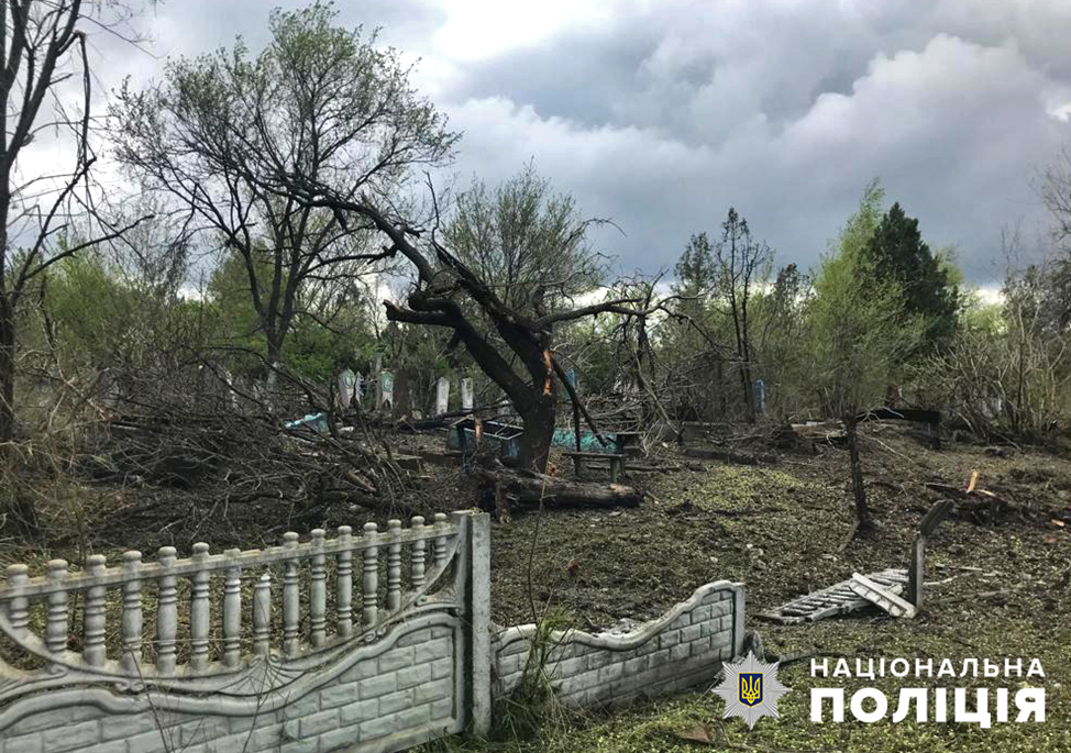 Росіяни обстріляли з авіації кладовище в Запорізькій області - фото