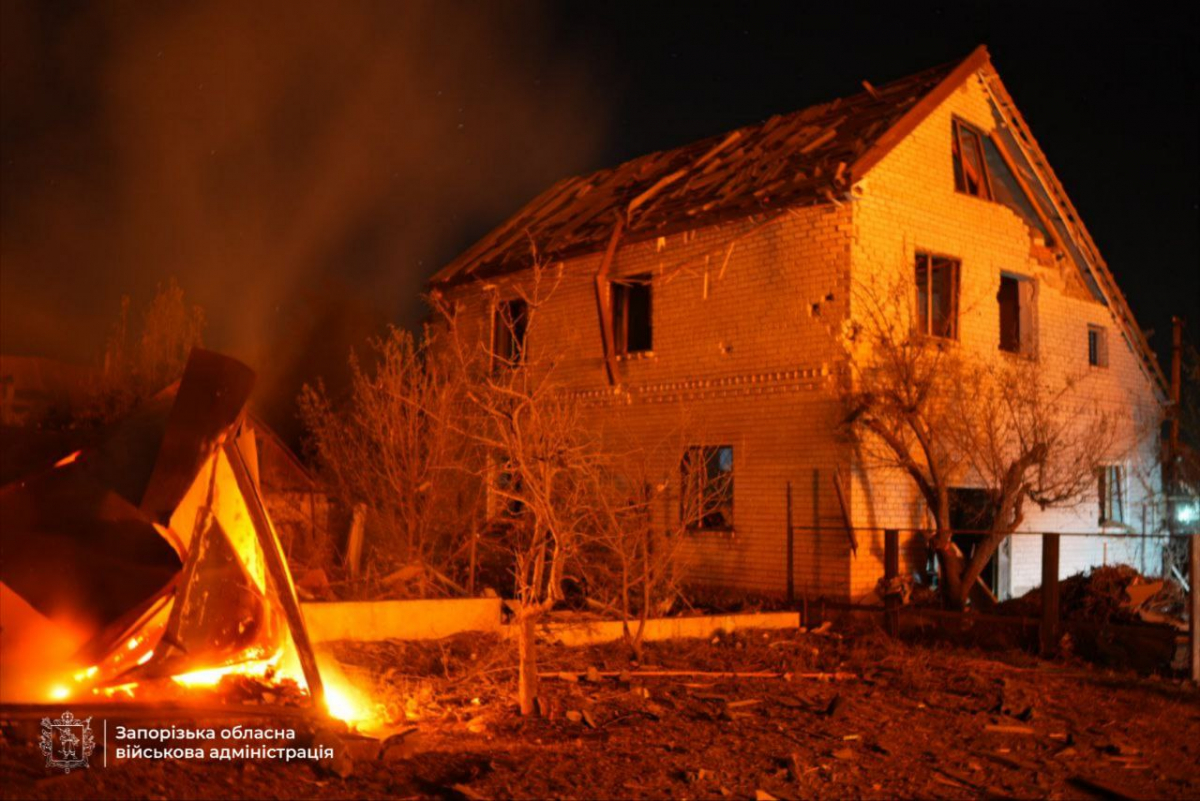 Під час масованого удару по Запоріжжю загинув чоловік - все, що відомо про наслідки ворожого обстрілу (відео, фото)