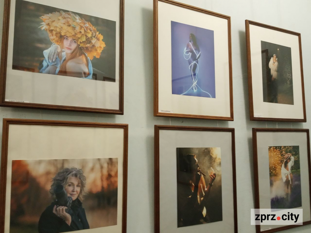 Запорізькі фотохудожники завершують рік великою виставкою - показали багато еротики