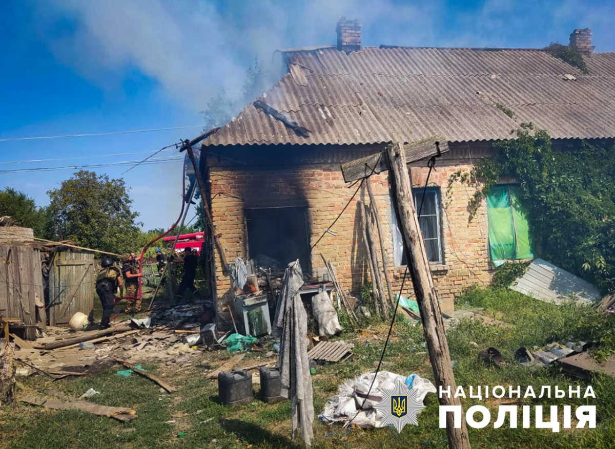 Запорізькі поліцейські показали наслідки ворожих обстрілів – фото