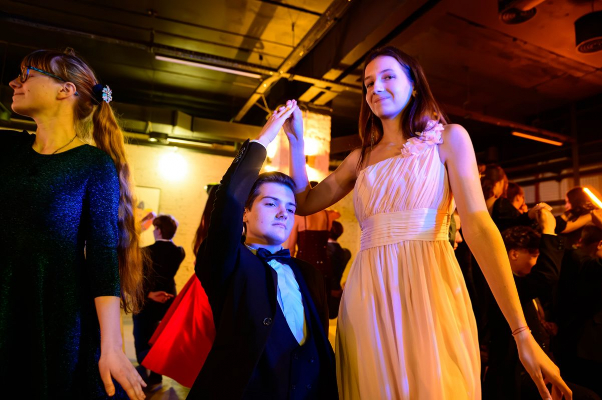 Свято з важливою метою: в Запоріжжі провели новорічний бал на підтримку захисників (фото, відео)