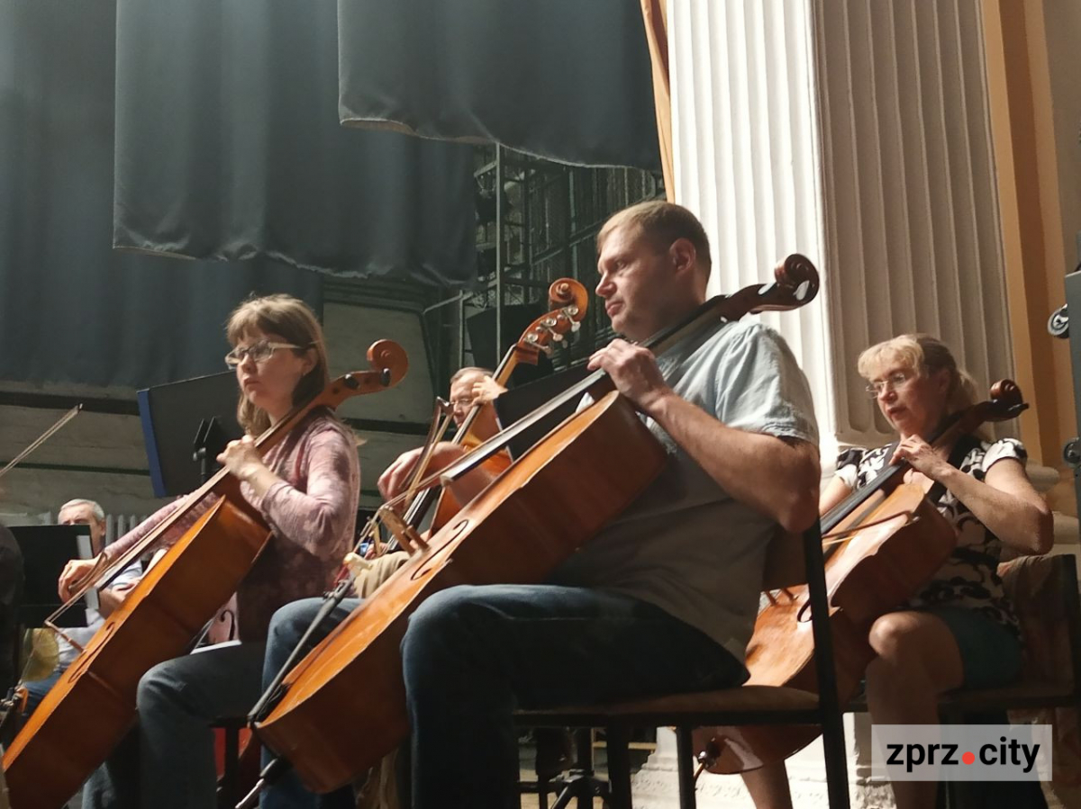 У Запоріжжі яскраво закриють симфонічний сезон із зірковими гостями - фото з репетиції