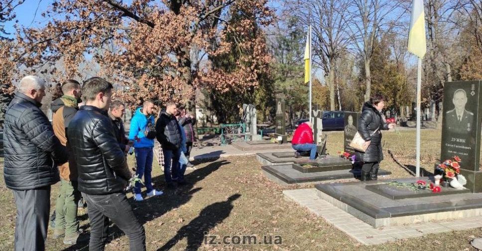 В Запорожье почтили память артиллеристов, погибших под Дебальцево - фото