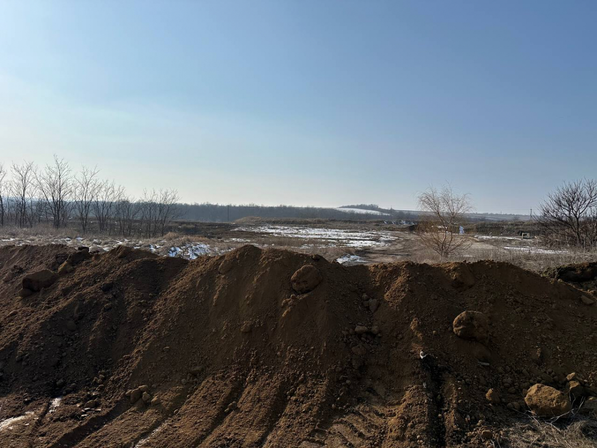 Кінець історії -  між двома селами у Запорізькому районі засипали півстолітнє сміттєзвалище (фото, відео)