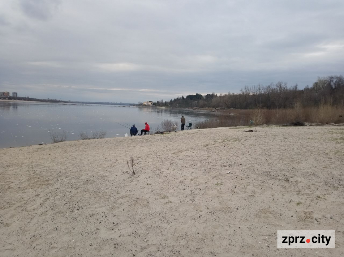 Води стало більше: як виглядає узбережжя Хортиці на початку квітня