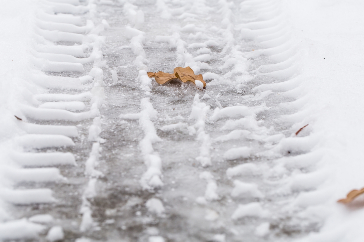 Крижаний дощ та сніг - де водії у Запорізькій області можуть перечекати негоду та куди дзвонити