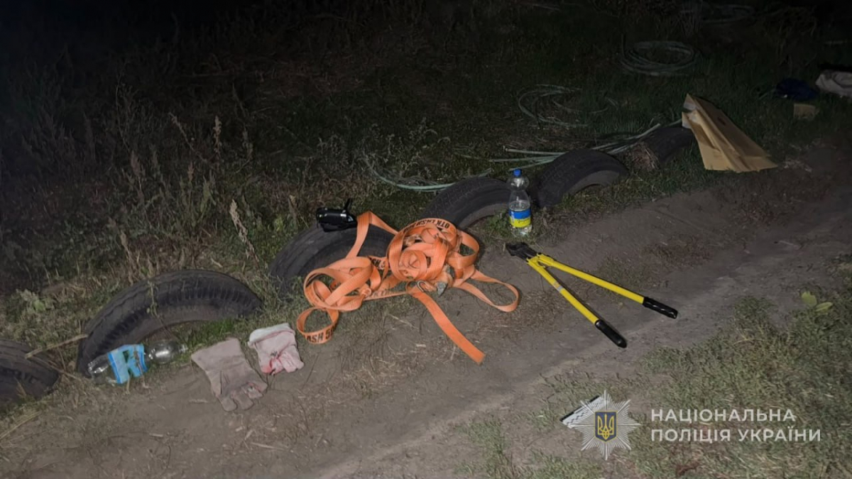 У Запорізькому районі затримали 33-річного чоловіка, який зрізав майже 690 метрів контактної залізничної мережі