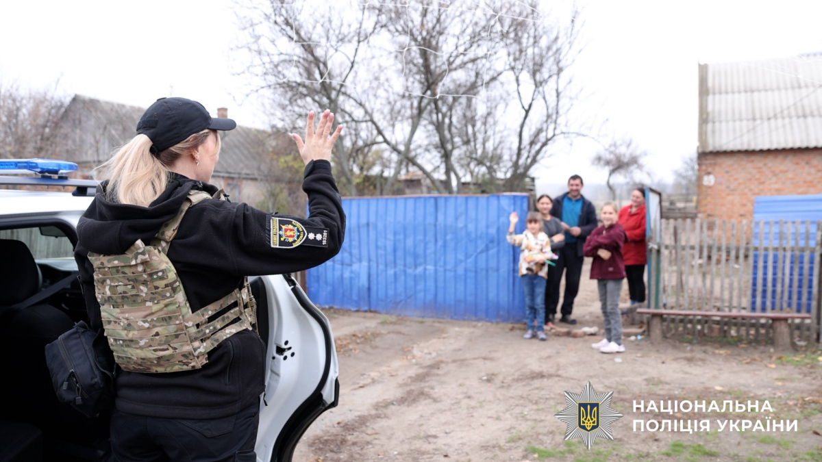 "Моя робота - як багатосерійний фільм. Ніколи не знаєш, що буде в наступній серії" - як поліцейська з Вільнянська рятує дітей під обстрілами (відео)