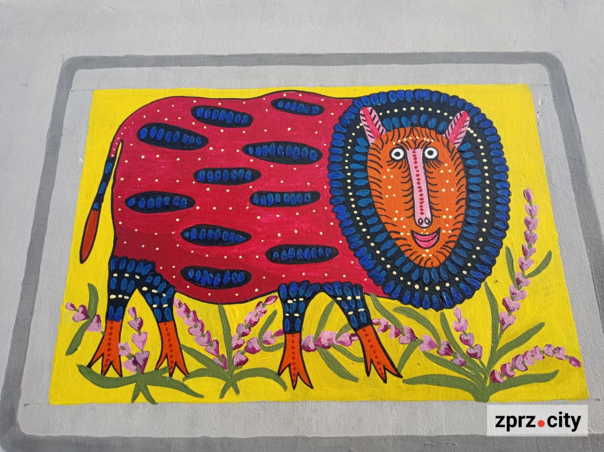 Стало відомо, хто прикрасив запорізьку багатоповерхівку розписами в стилі Марії Примаченко - фото