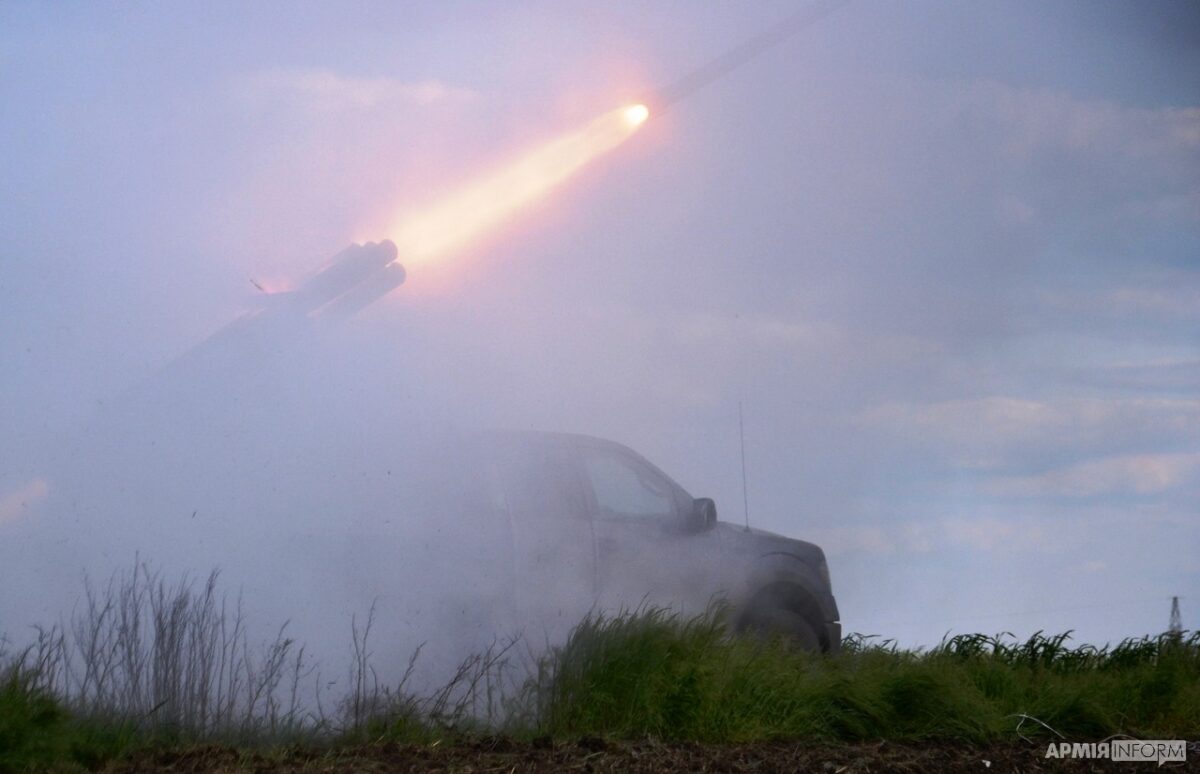 Бійці, що воюють на передовій в Запорізькій області, сконструювали диво-машину для знищення російської техніки