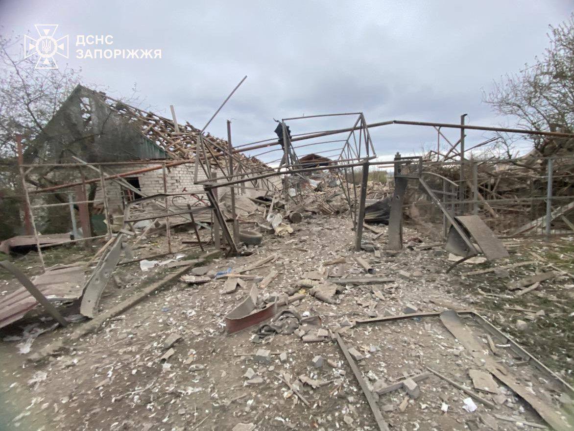 Авіаудар КАБами по Запорізькому району: внаслідок атаки постраждали мешканки селища Балабине