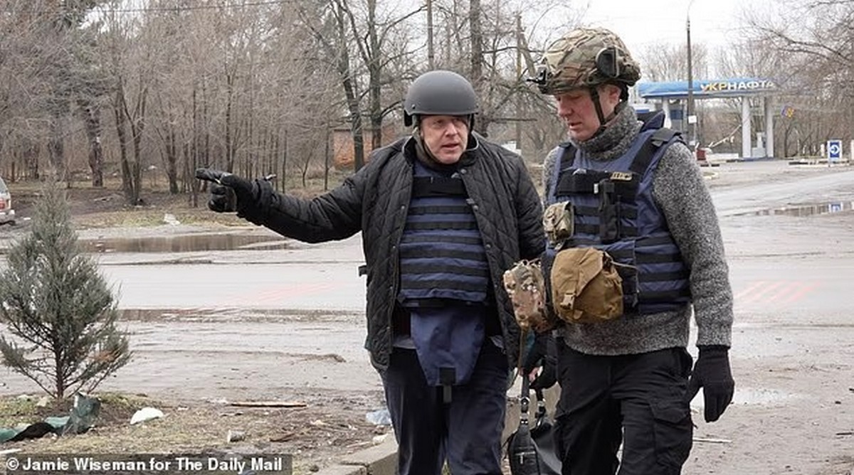 "Українці переможуть" - екс-прем'єр Британії Борис Джонсон відвідав позиції ЗСУ на Запорізькому напрямку (фото)