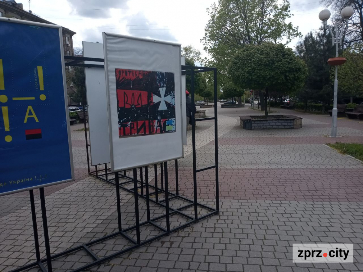 У Запоріжжі просто неба відкрили виставку харківського художника - фото