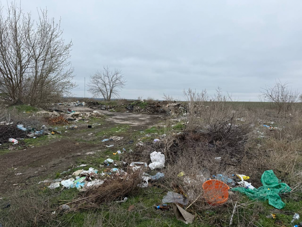 Відмовляються платити за вивіз відходів - у Михайлівській громаді на Запоріжжі з'являються незаконні сміттєзвалища (фото)