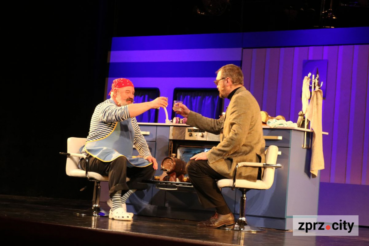 "Ми взяли п'єсу, яка дуже популярна в Європі": у запорізькому театрі покажуть комедію про кохання на трьох