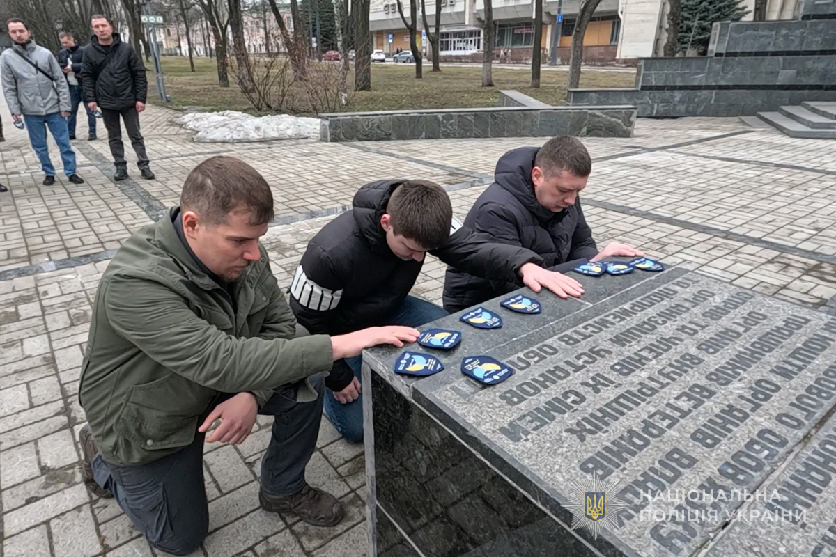 Забіг пам’яті поліцейських об’єднав сотні людей – у Запоріжжі вшанували загиблих правоохоронців (фото, відео)