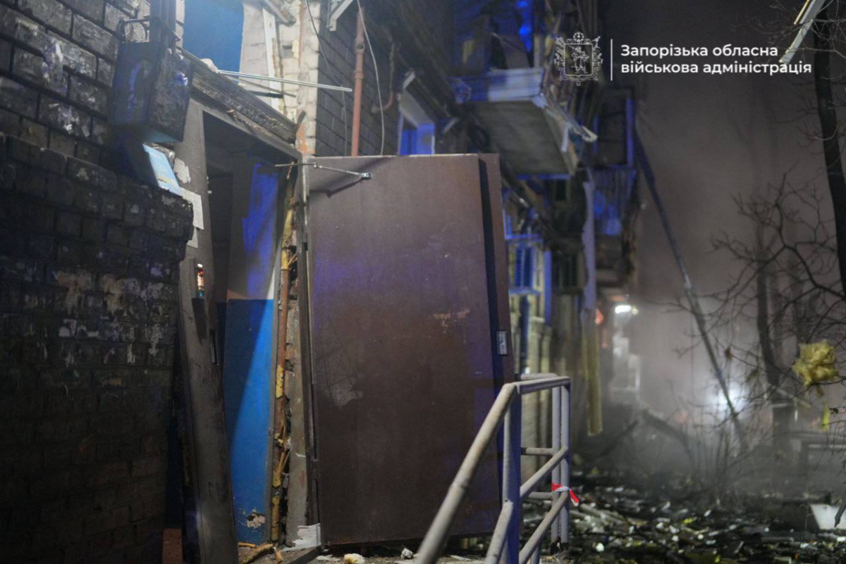 Поранення, руйнування, пожежі: вночі Запоріжжя зазнало масованої атаки ворожих дронів - що відомо про наслідки