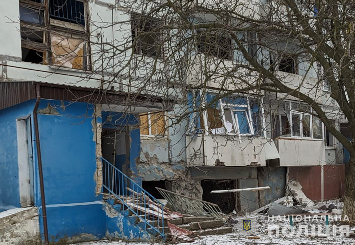 У Степногірську пошкоджено багатоповерхівку - наслідки ворожих обстрілів за добу на Запоріжжі (фото)