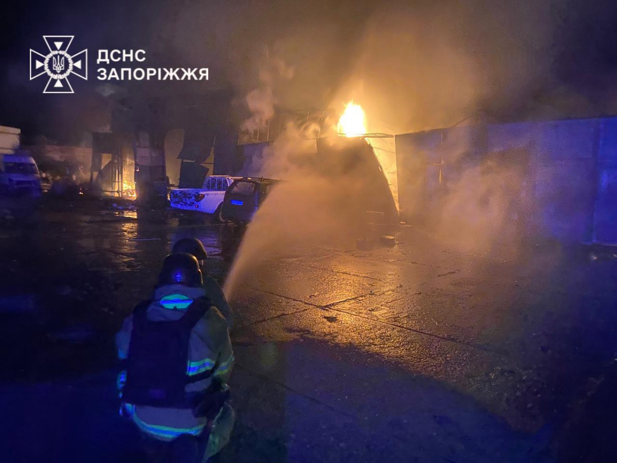 Били з РСЗВ та авіацією - росіяни обстріляли Запоріжжя та Запорізьки район, є загиблий та поранені (фото, відео)