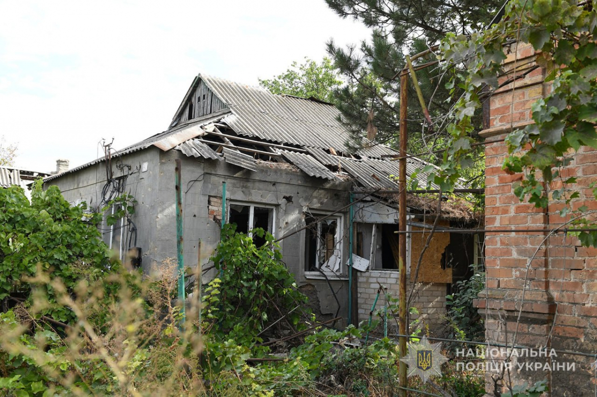 Під час ворожої атаки Запорізької області поранена людина - наслідки обстрілів