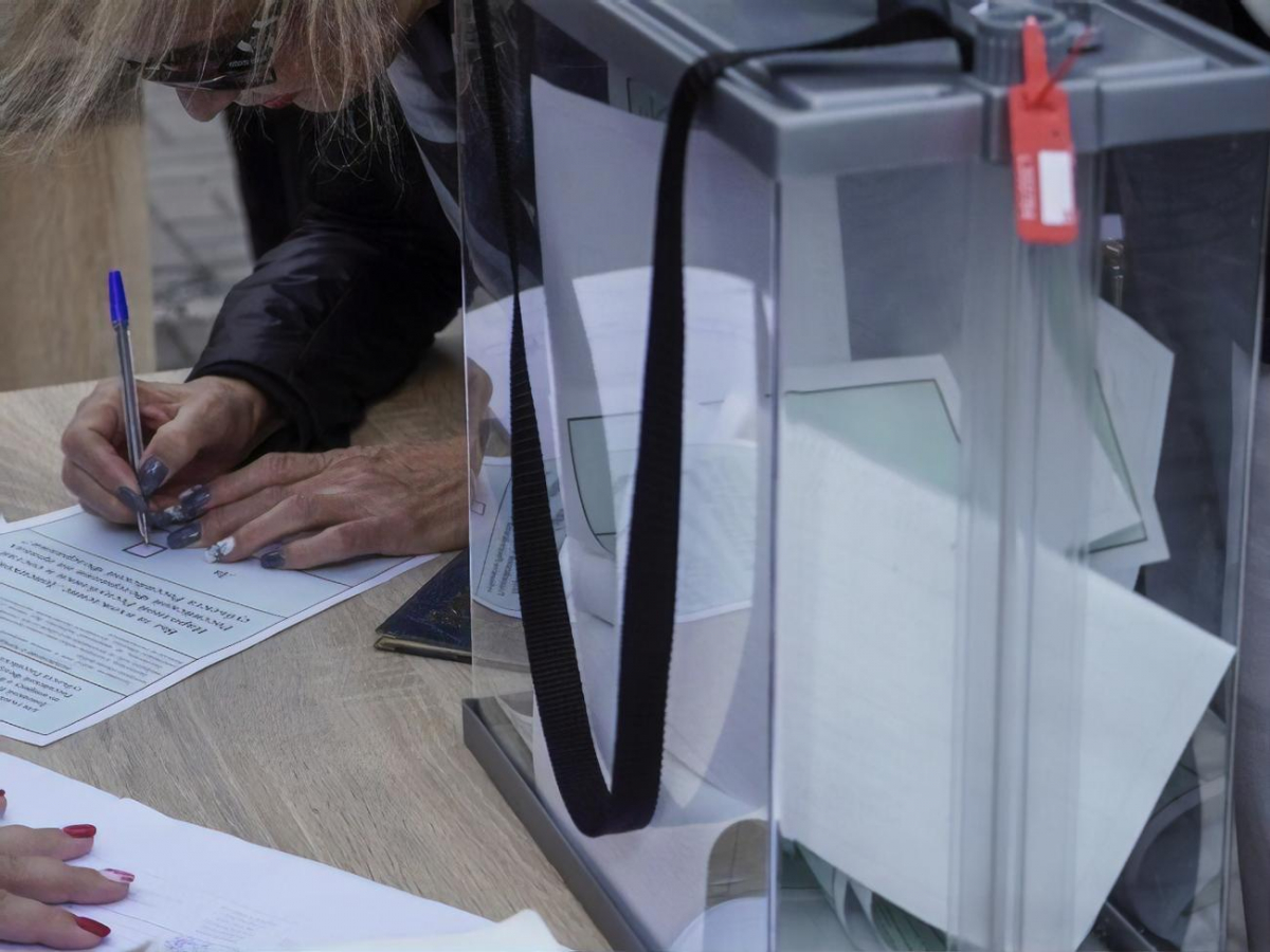 Окупанти посилюють тиск на жителів Запорізької області та готуються до показових виборів – деталі 