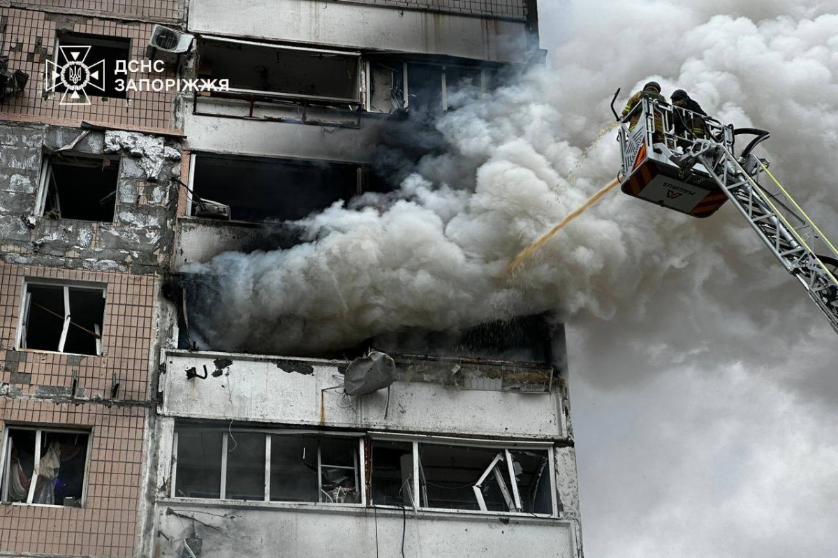 "Мені тільки що з голови діставали скло" - мешканці Запоріжжя розповіли, як пережили авіаудар КАБами (фото)