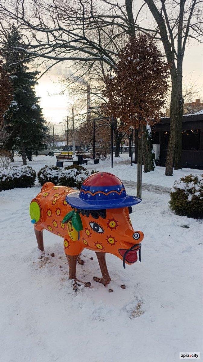 У Запоріжжі відкрили дитячий майданчик "Чарівний сад Марії Примаченко" - на яких картинах художниці можна побачити звірів з площадки