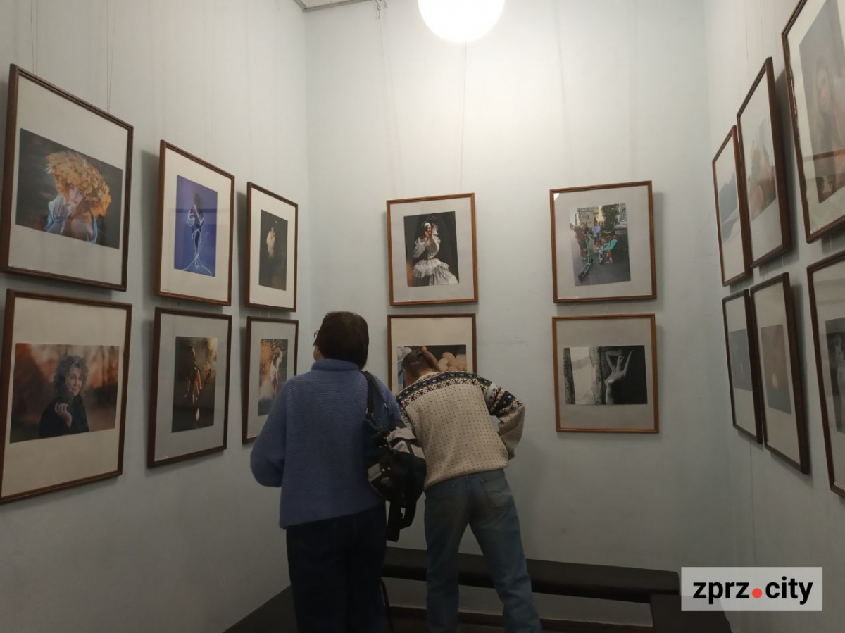 Запорізькі фотохудожники завершують рік великою виставкою - показали багато еротики