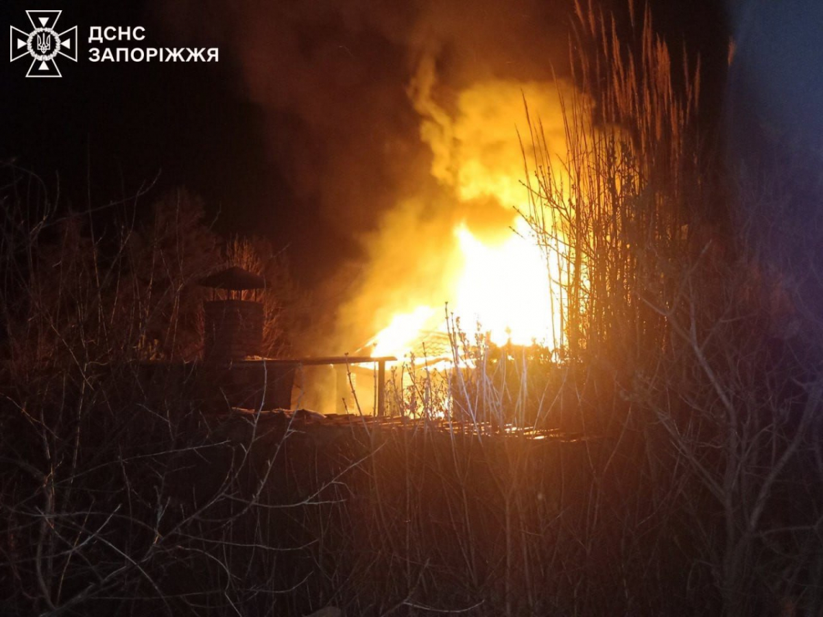 В одному із сіл Запорізького району горів дачний будинок (фото)